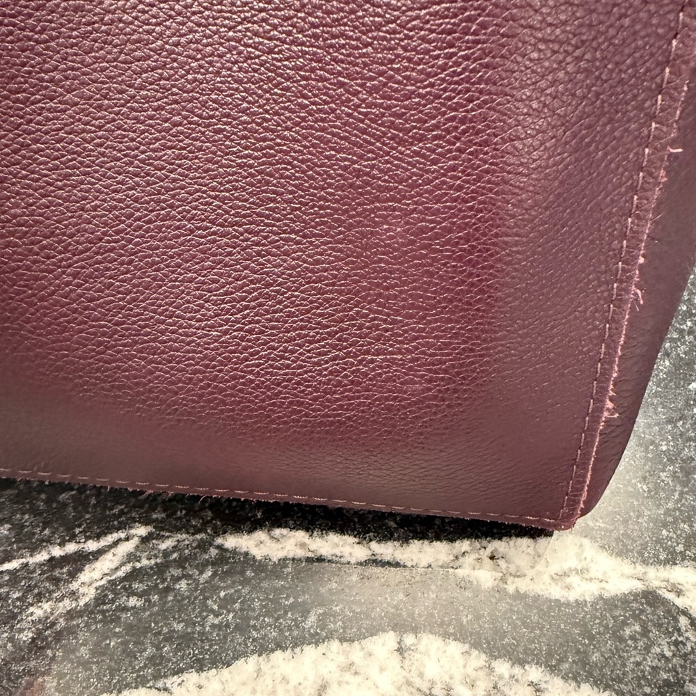 Portland Leather Tote in PLUM - Picture 2 of 5